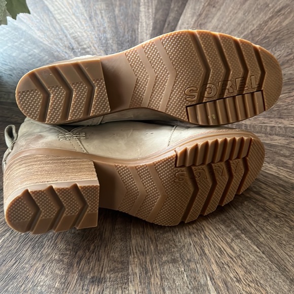 Sorel Cate Chelsea Boots - Picture 6 of 9